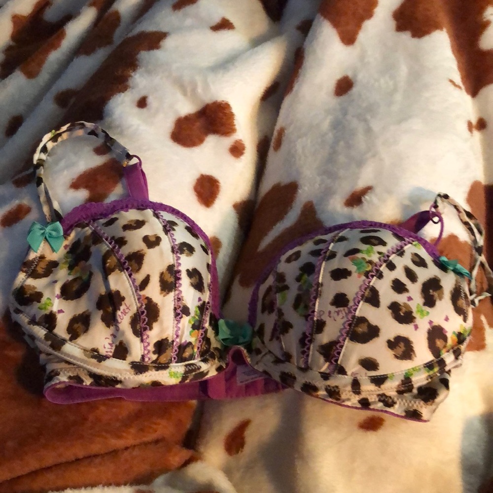Sexy little things bra excellent pre-loved condition. Leopard w/butterflies